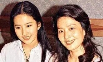 见过削下颌角的，像黄圣依这样把下颌角变方的还是第一次见！