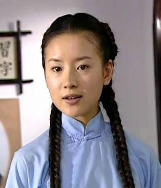 十年前轻松碾压全场的董洁，最新活动再同框被李小冉狠狠秒杀了···