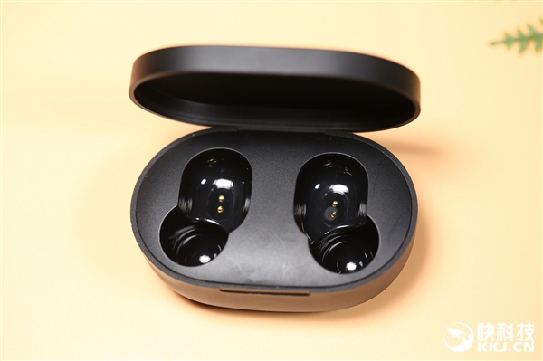 续航4小时 Redmi真无线蓝牙耳机AirDots图赏