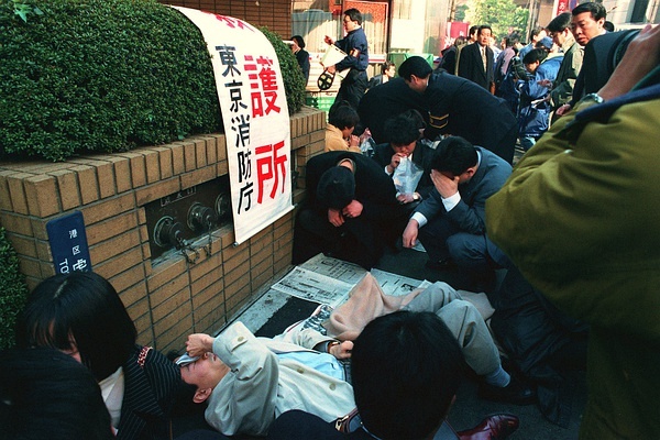 1995年的日本，远不止沙林毒气事件