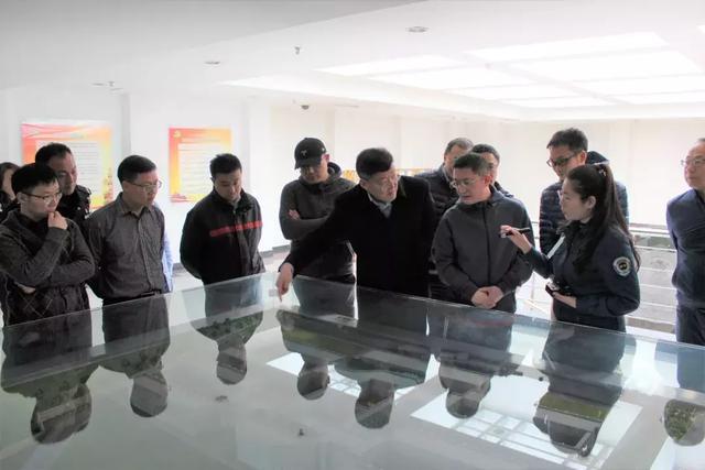 京东组织员工参观看守所 随行人感叹自由是人生最伟大的财富