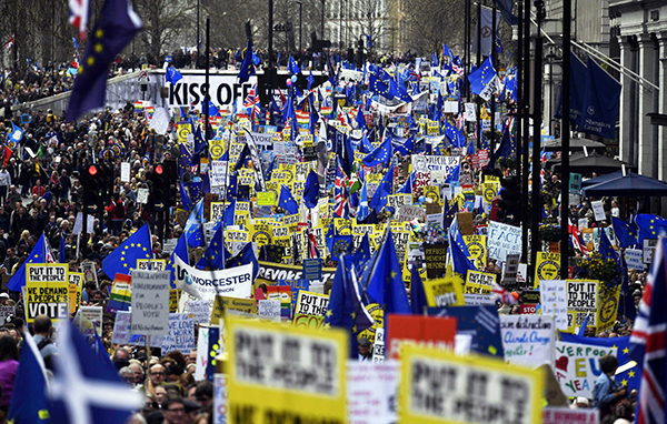 当地时间2019年3月23日,英国伦敦,民众参加反脱欧大游行,呼吁进行第二次脱欧公投东方IC 图