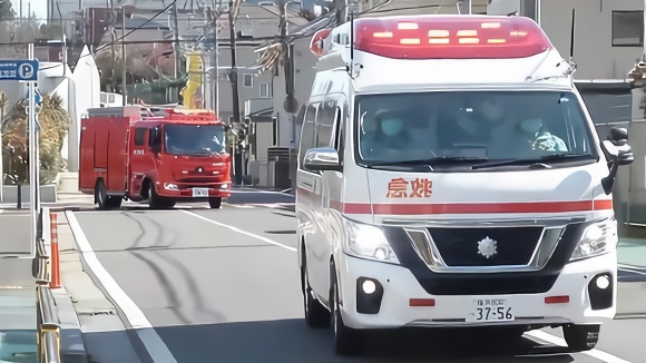 日本横滨大量新款消防车,救护车开启警灯警报紧急出警