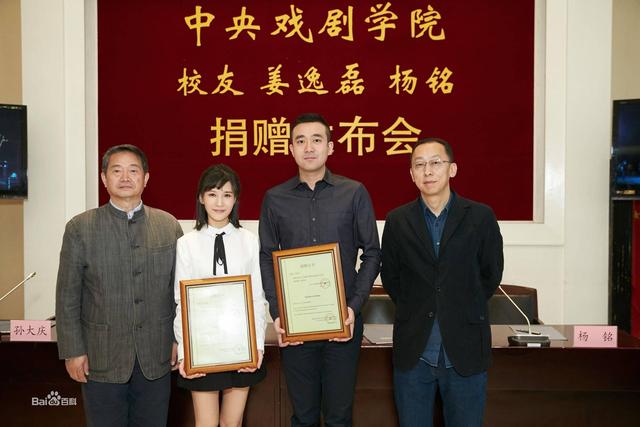 今日头条投的这家公司创始人和papi同班，签了Angelababy和翟天临