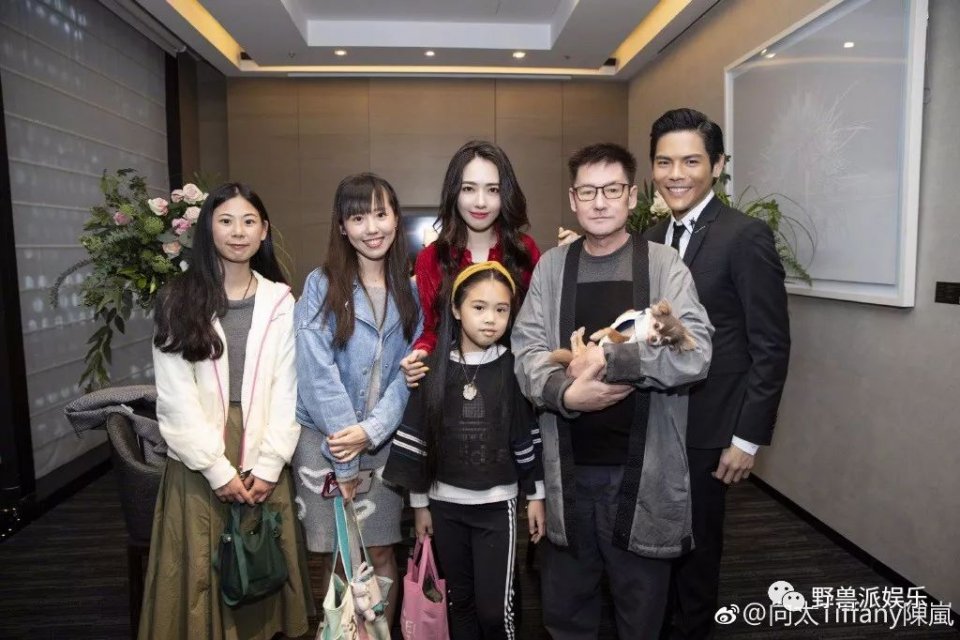 看着他俩订婚，有多少人被打脸了？