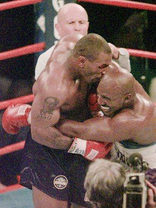 重量级拳坛再现泰森式咬人丑闻,中国拳击冠军:应该重罚!