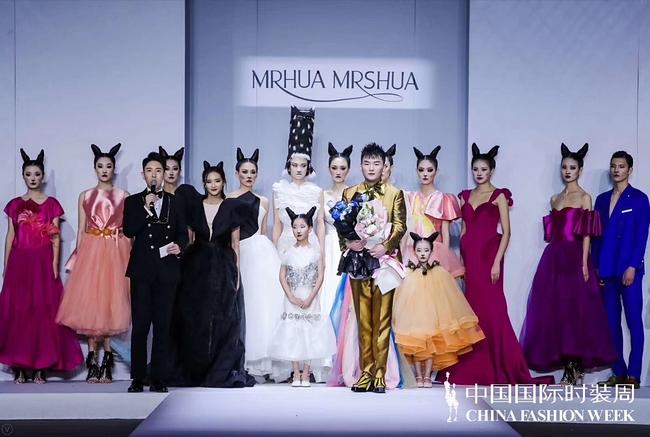 世界文旅小姐核心成员受邀亮相中国国际时装周周牛牛大秀