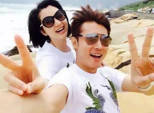张丹峰曾是妻管严，片酬直接打到洪欣卡上，他真的敢出轨吗？