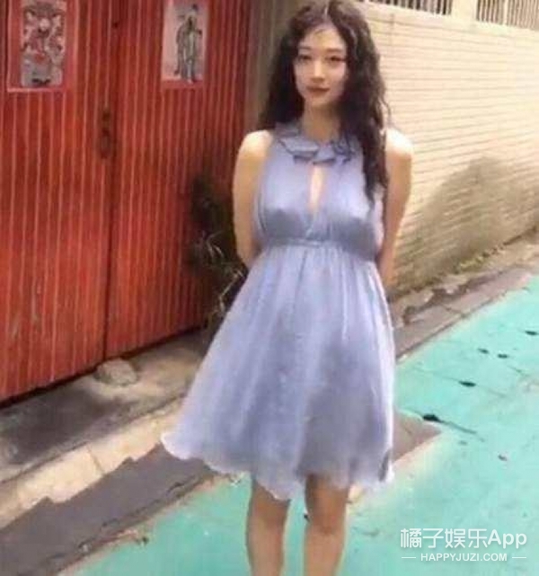她在直播里这么做合适吗？