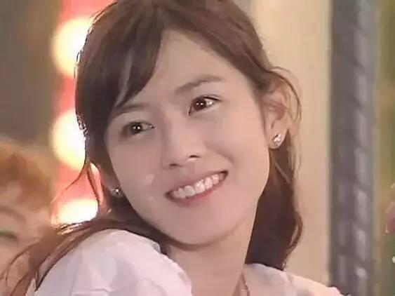 打败全智贤,撩倒宋慧乔前男友,37岁被小6岁奶狗“恋”上