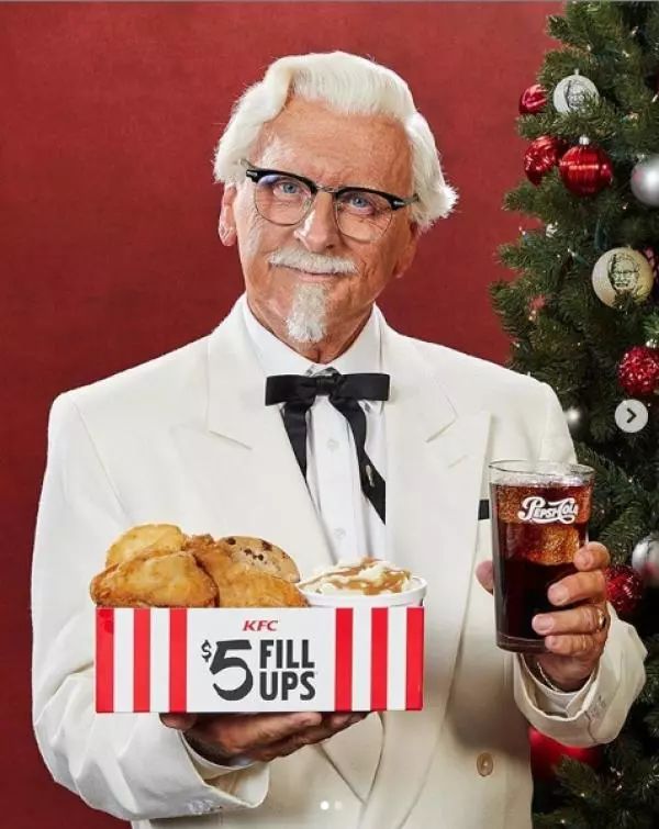 这个肯德基爷爷我可以!kfc最新广告,肯德基爷爷变身腹肌刺青男模!