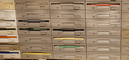 还有人记得软盘吗?老外用这玩意儿弹摇滚乐