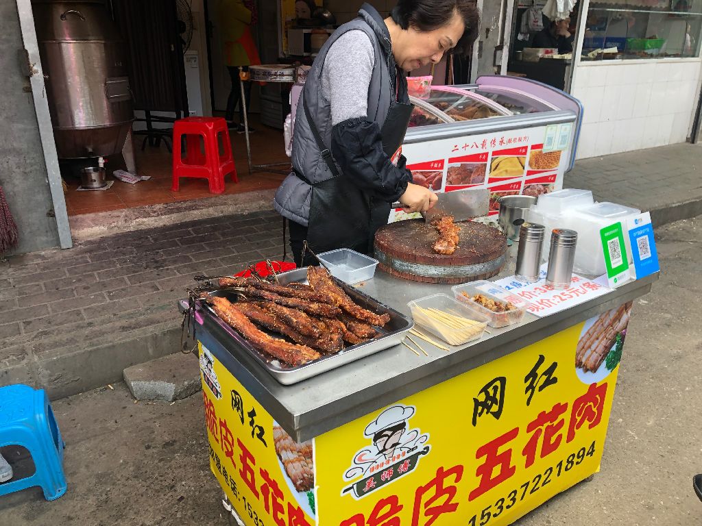 武汉面点小吃大赛第一名,有最独特的酸辣馄饨!