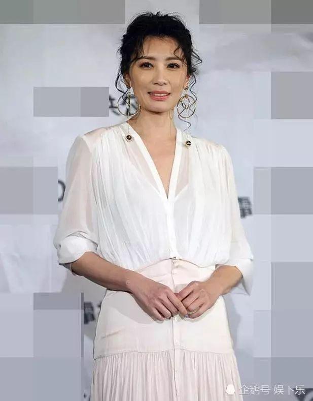 离婚风波后首现身的宋慧乔，竟然出现了女星最怕的“慈祥脸”？