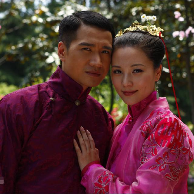 主演了民国电视剧《国色天香》,出色的演技加上如花似玉的容貌,让她