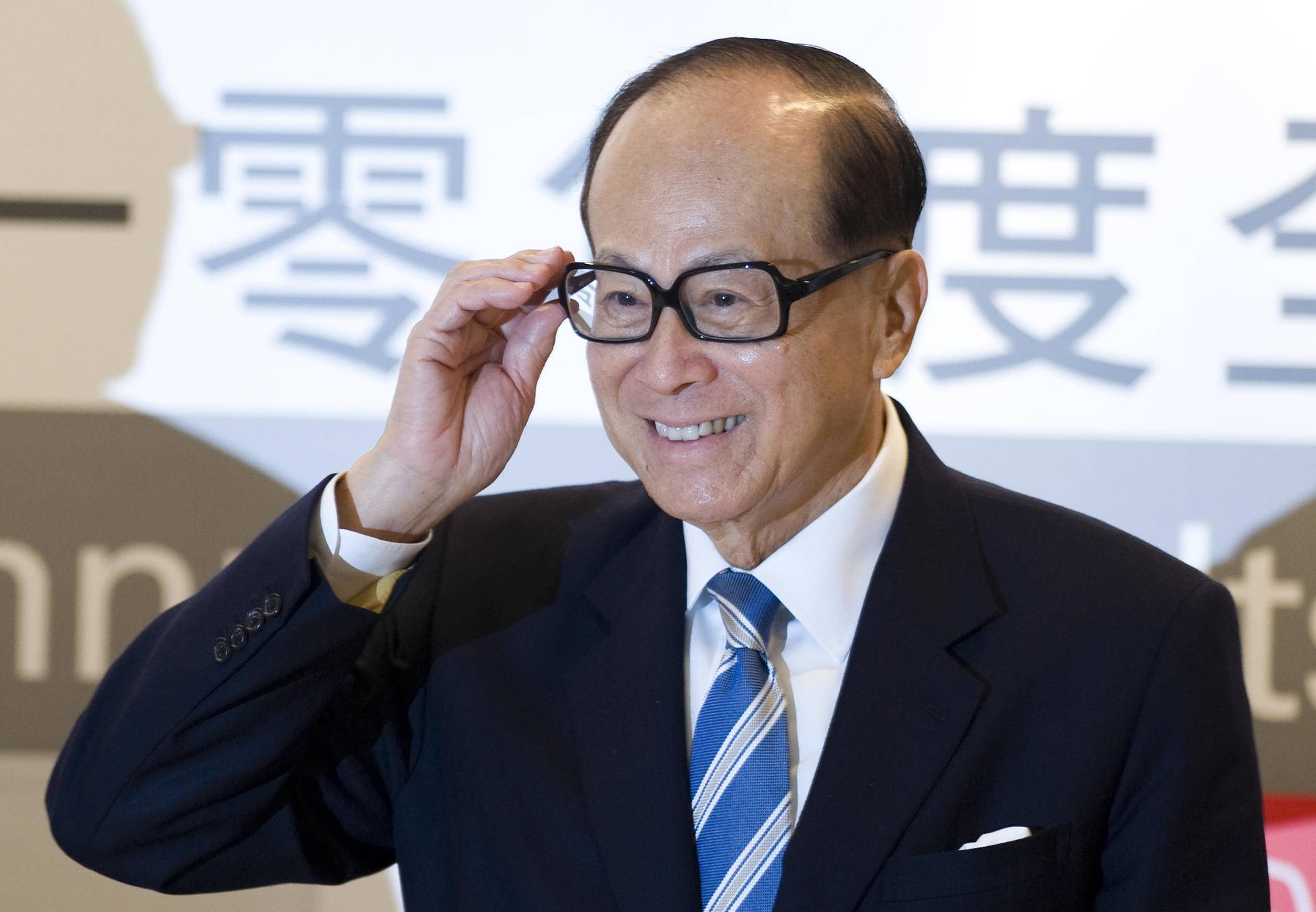 李嘉诚推医药公司上市，去年净亏5亿，曾因包装吃监管处分