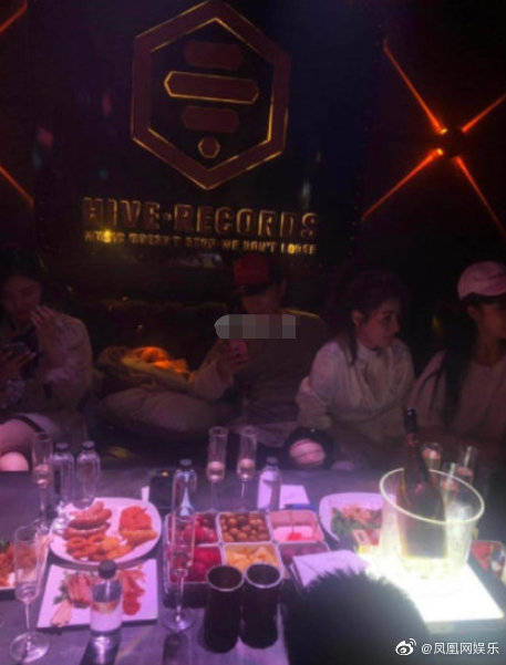 王思聪夜店被偶遇，据说一晚花的钱可付一套房子首付