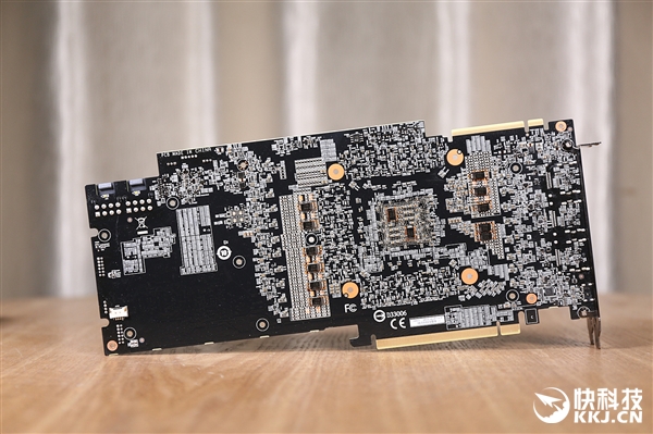 技嘉Aorus RTX 2080 Ti Xtreme 11G显卡拆解图赏