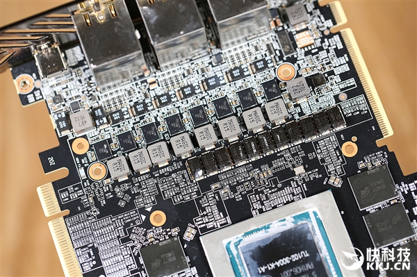 技嘉Aorus RTX 2080 Ti Xtreme 11G显卡拆解图赏