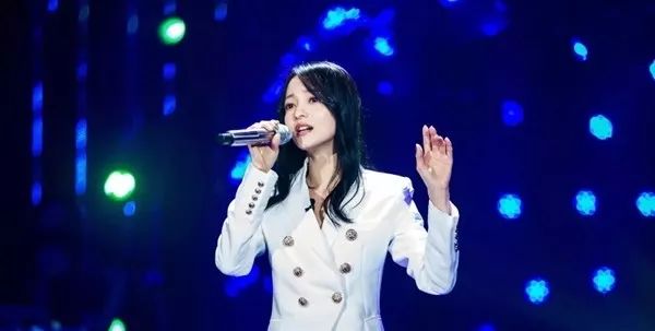 balmain巴尔曼女装为什么受宋茜、张韶涵等女明星喜欢?balmain巴尔曼设计师是谁?