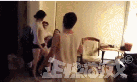 正惊gif囧图:千万别惹扫地大妈,喝醉酒向六学家学习?