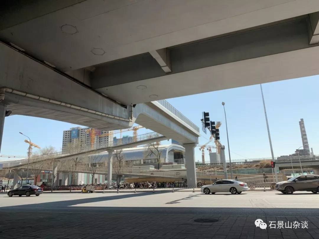 石景山金安桥坐地铁过马路难建议设置地下通道