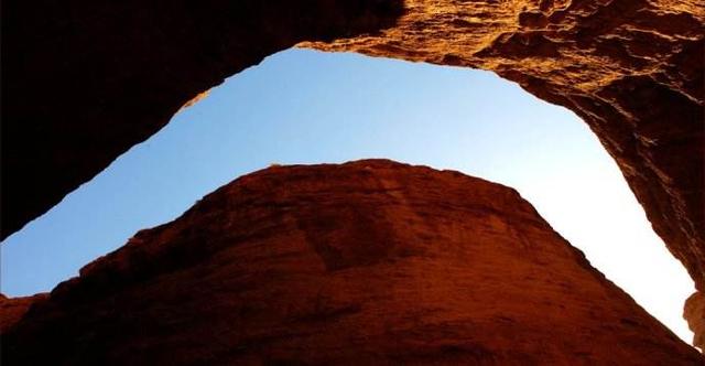 丝绸之路 | 库尔勒:500公里无人沙漠公路,你需要吃口香梨压压惊