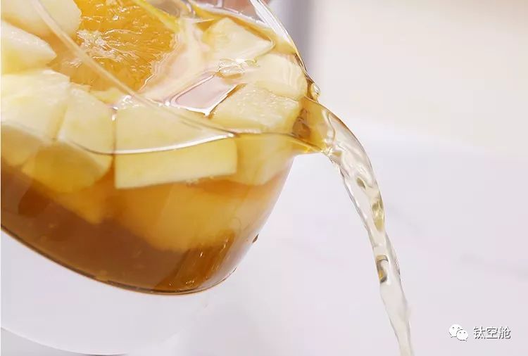 用它爱上喝水，每天八杯都不够