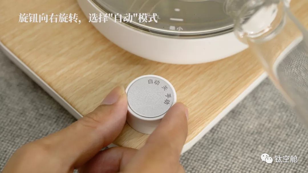 用它爱上喝水，每天八杯都不够