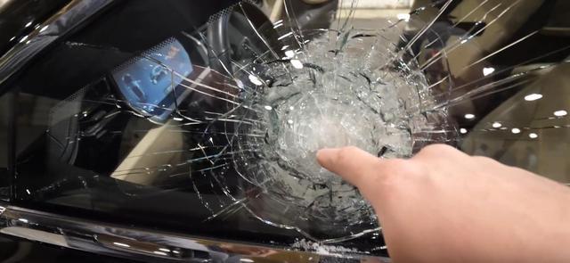 有人把特斯拉改成了防弹车！