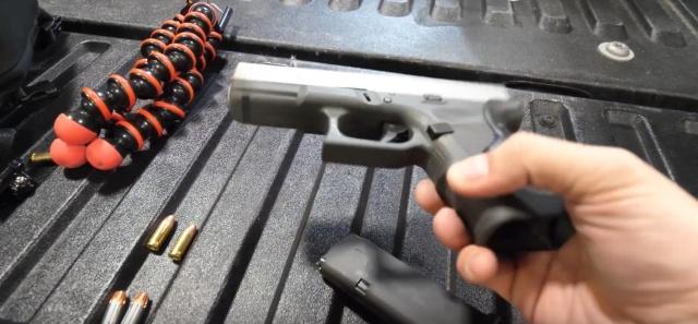 有人把特斯拉改成了防弹车！