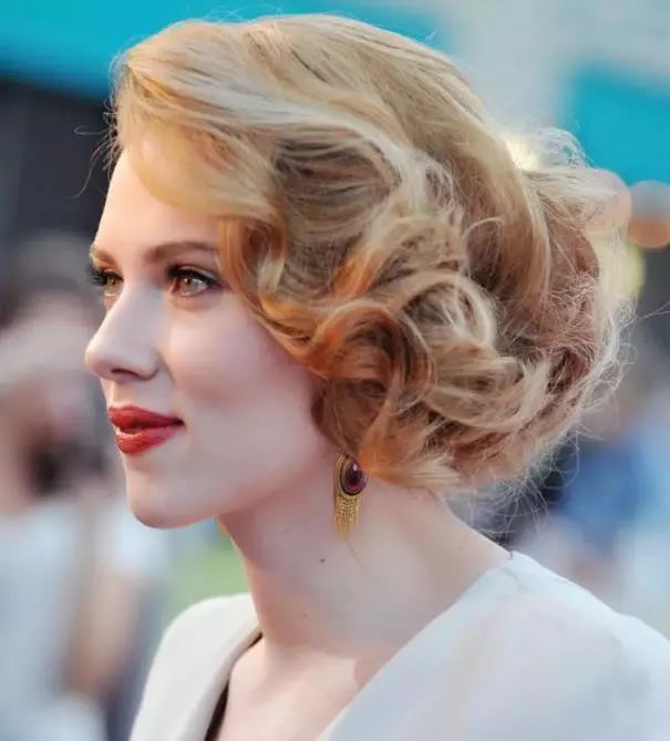 国内首位票房破100亿女演员,8岁开始演戏,18年