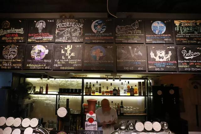 他是京圈酒吧十年老炮儿,不谈情怀只卖酒,还开了首家快闪酒厂