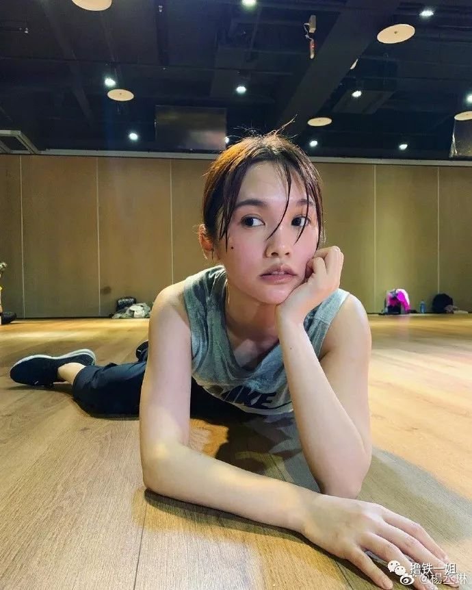 杨幂生病摆拍算啥，杨丞琳发烧高强度健身暴汗，半条命都快没了！
