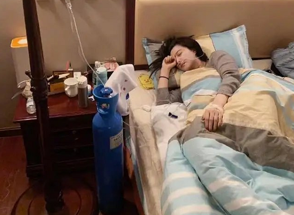 范冰冰做公益归来，机场被男子故意挡路，下一个反应被粉丝赞？