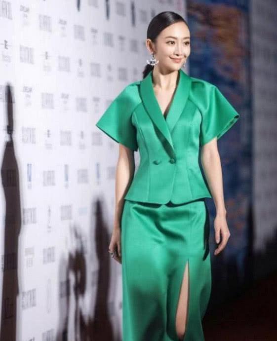 王鸥瘦骨如柴？宝石绿套裙完全撑不起来啊，网友：还是胖点好！
