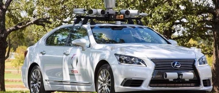 自动驾驶测试车满街乱跑 出了事故谁来赔？