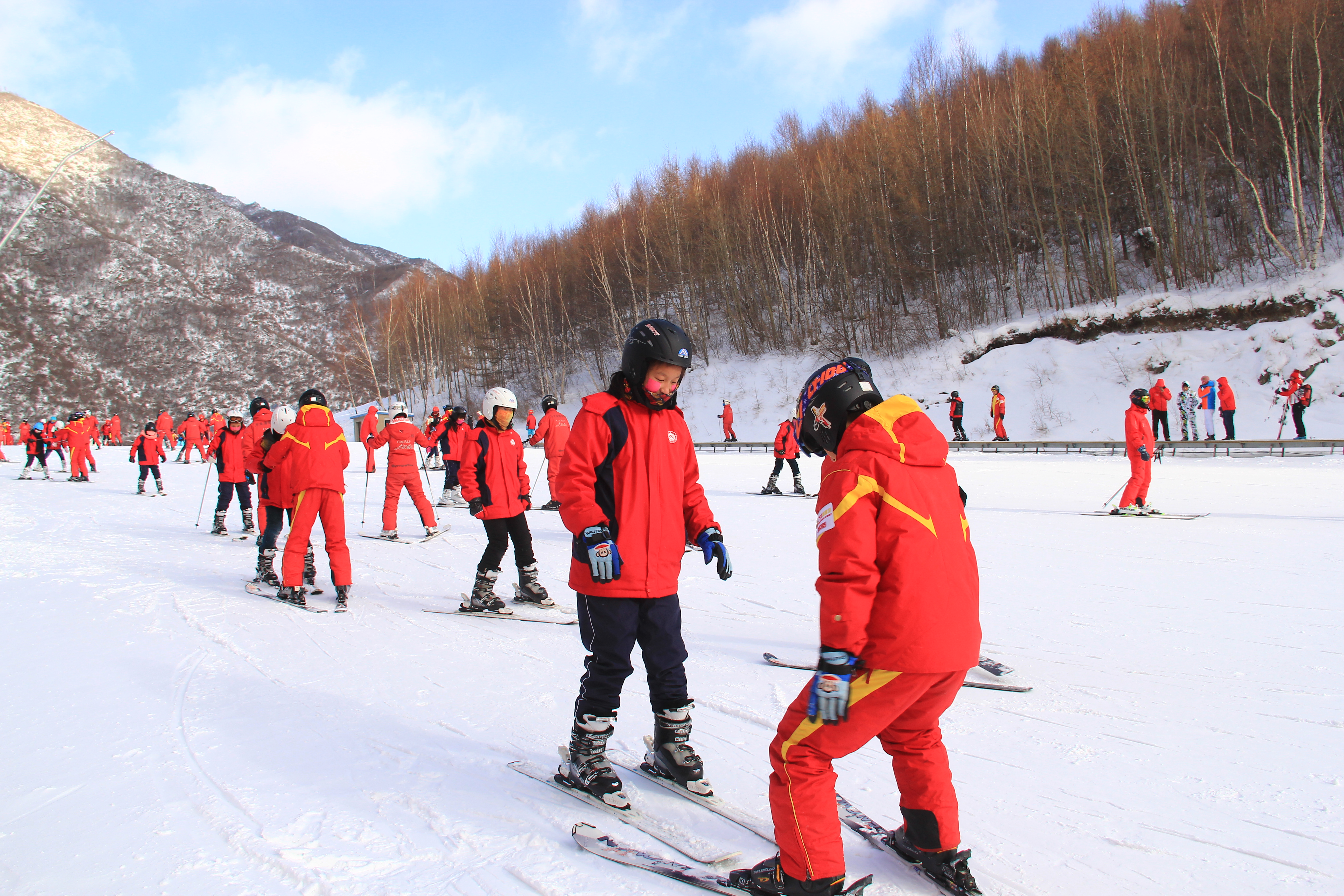 对话张家口冰雪运动特色校校长:一年级的小朋友也会滑雪