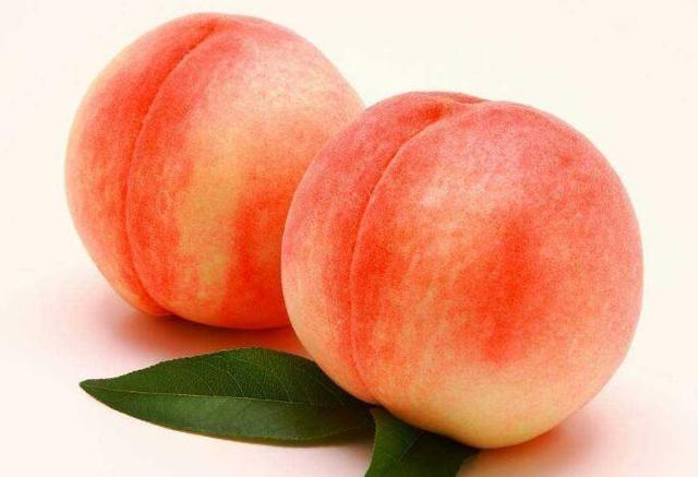 夏季吃桃子好处多多,但吃桃子也有4大坏处,5类人不能吃桃子!