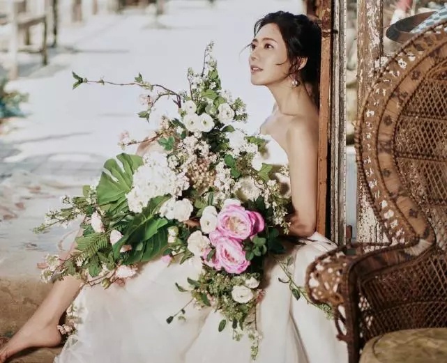 秋瓷炫于晓光婚纱照曝光，两人脸上写满幸福为5月29日婚礼预热