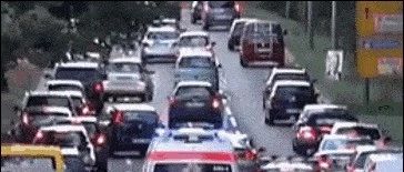 【注意】避让救护车通过路口被记6分？交警：不能闯红灯！
