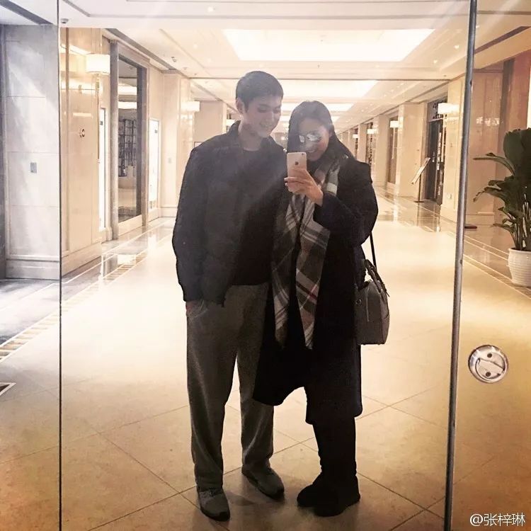 这个低调了12年的宝藏女孩，终于藏不住了.....