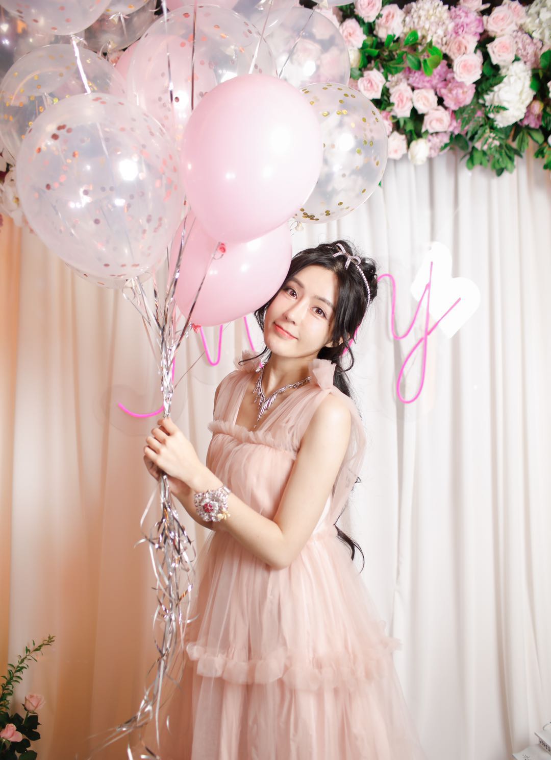 汤晶媚生日会造型.jpg