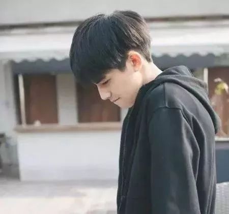 男生夏天适合什么发型 男士干净利落清爽短发2019