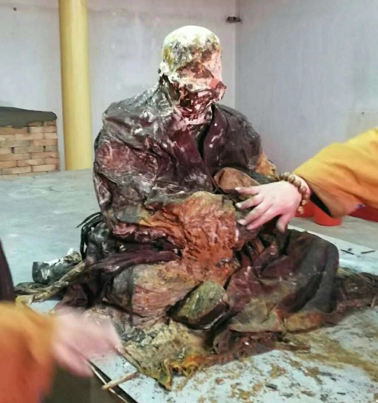 五台山一位尼师,坐缸三年肉身不腐