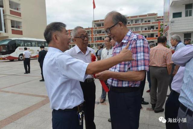 〖快讯〗杜振醉杜若鸿文化舘于泉州市马甲中学正式开舘!