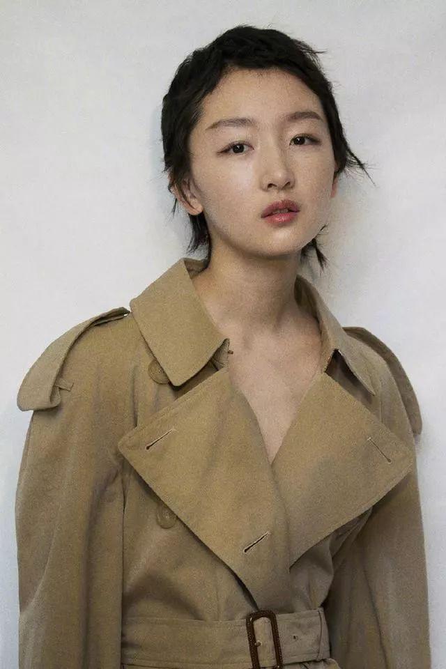 比起周冬雨天价砸出的美腿，她的造型团队更让女明星闻风丧胆！
