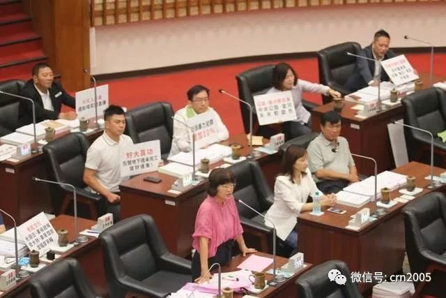 高雄市议会蓝绿营大战韩国瑜腹背受敌