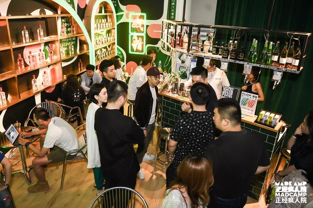 魔都潮流新疯向?沉浸式艺术体验展"正经疯人院"首展登陆魔都
