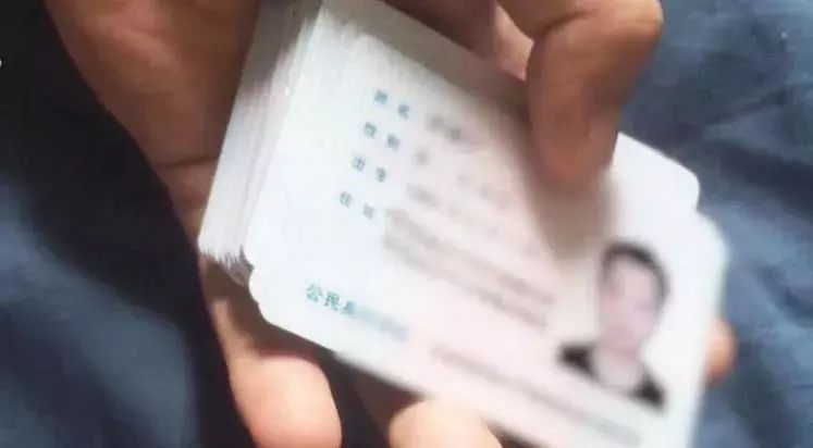 20岁，人缘好，学霸，保送北大，杀害了自己的妈妈